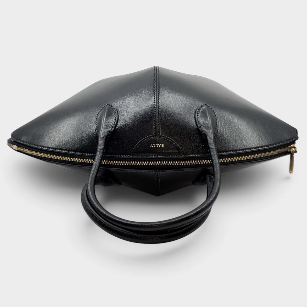 Studio61 Preloved Boutique Sydney Bally Belle Alpine black leather tote bag with gold hardware and top zip closure