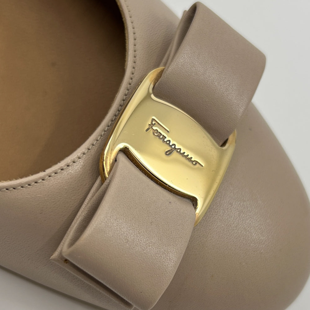 Salvatore Ferragamo Nude Leather Vara Pumps Shoes EU41 ~ AU10