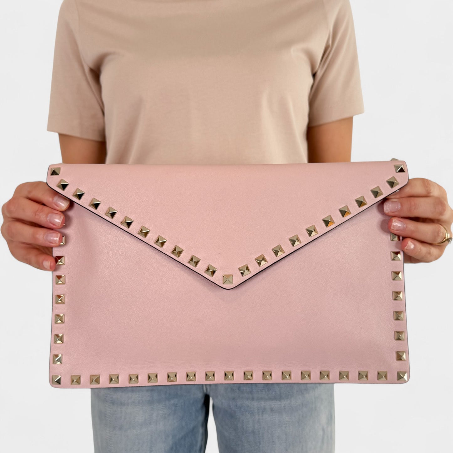 Valentino Garavani Pink Poudre Leather Rockstud Envelope Clutch Bag