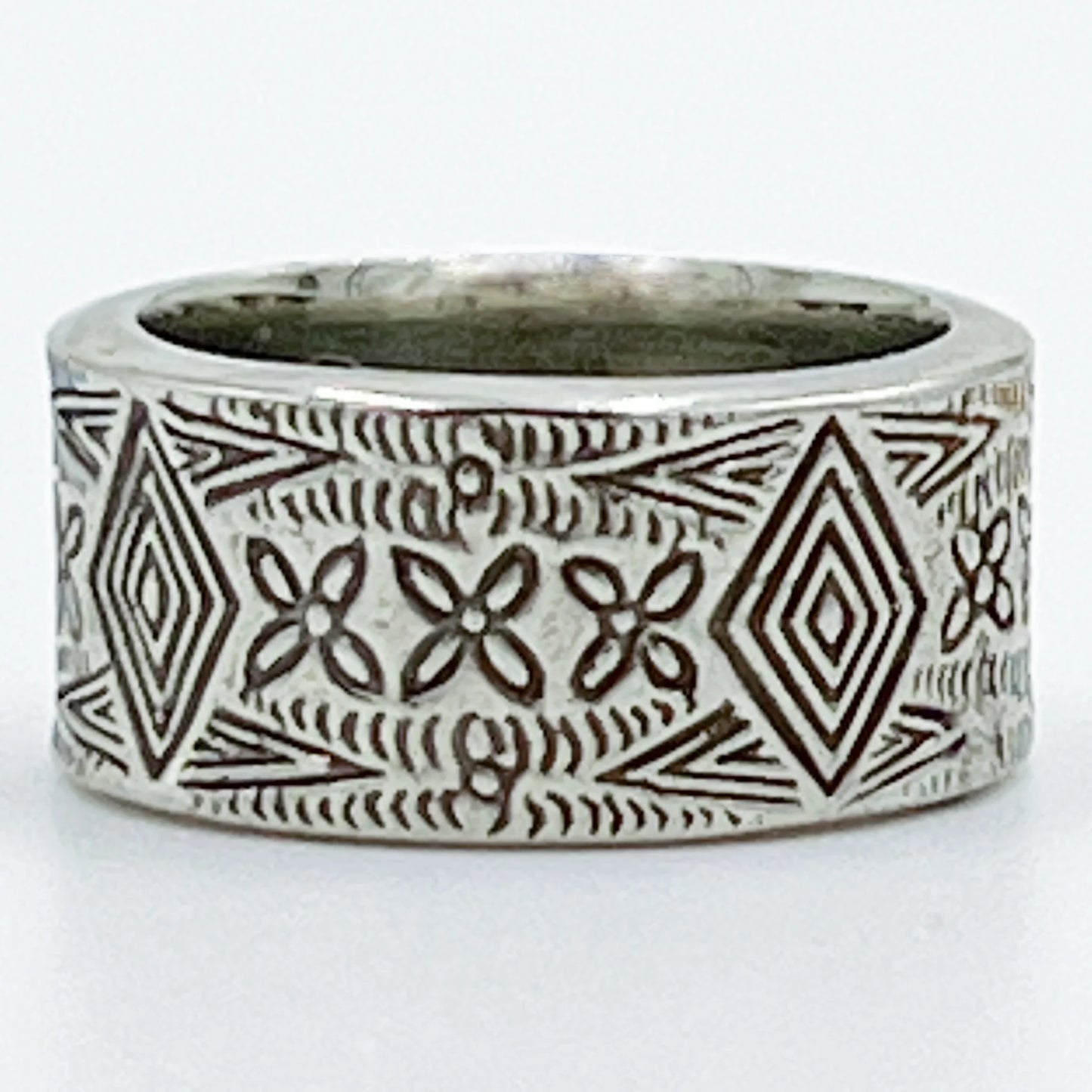 Camilla Silver-Tone Metal Flower Decorated Band Ring