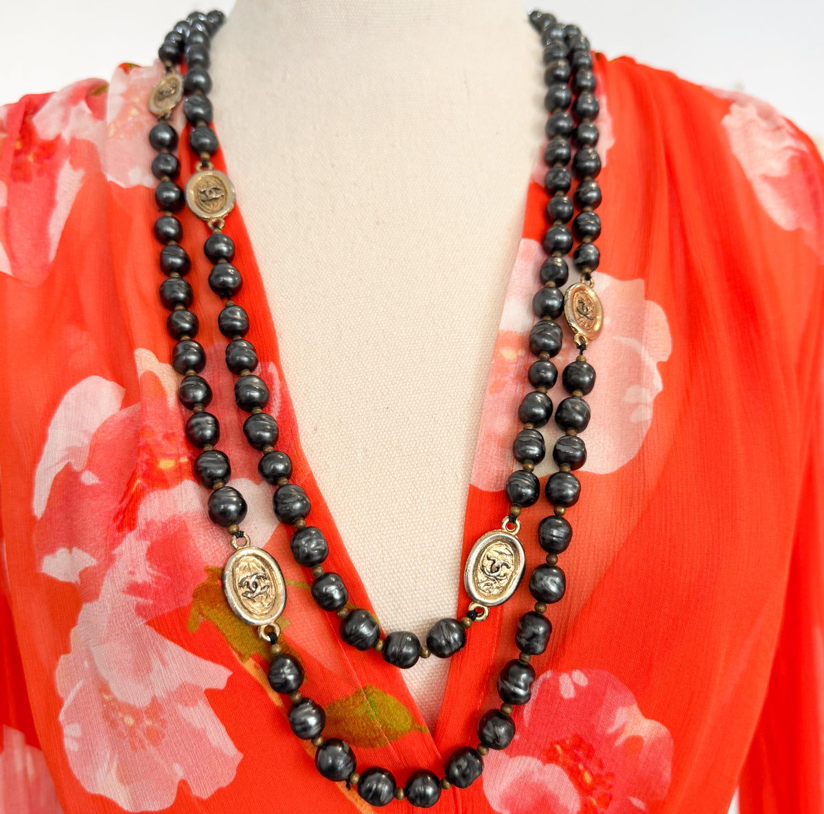 Chanel Grey Baroque Faux Pearl CC Sautoir Long Necklace Gold Vintage 1980s
