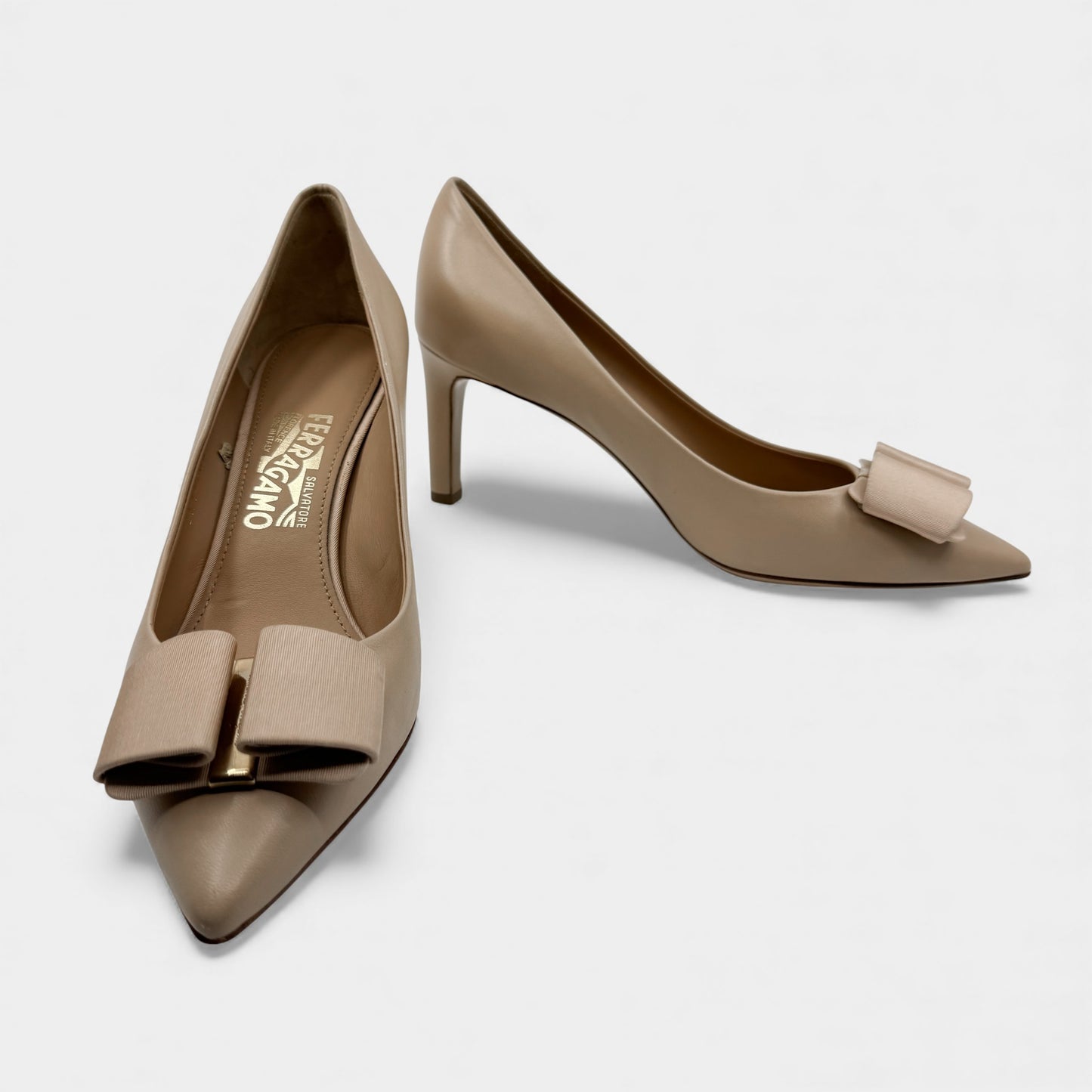 Salvatore Ferragamo Mimi Val Ribbon Cream Pump Shoes EU41 ~ AU10 ~ US10