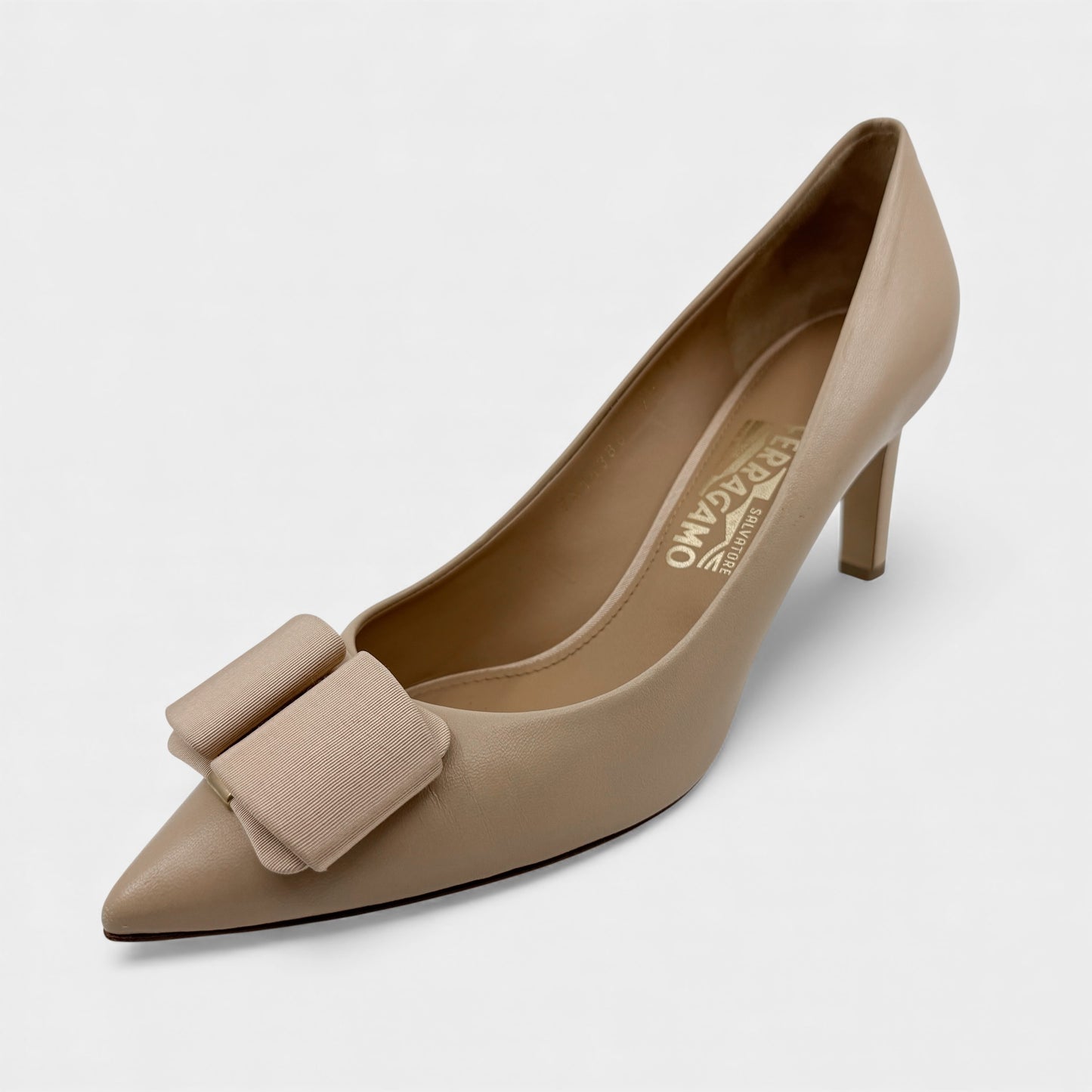 Salvatore Ferragamo Mimi Val Ribbon Cream Pump Shoes EU41 ~ AU10 ~ US10