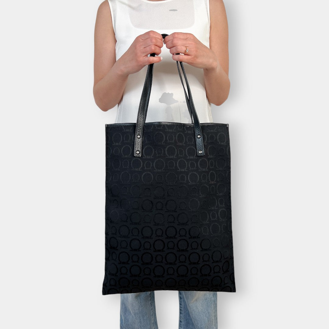 Salvatore Ferragamo Black Jacquard & Leather Tote Bag Code: AU-21 / B160