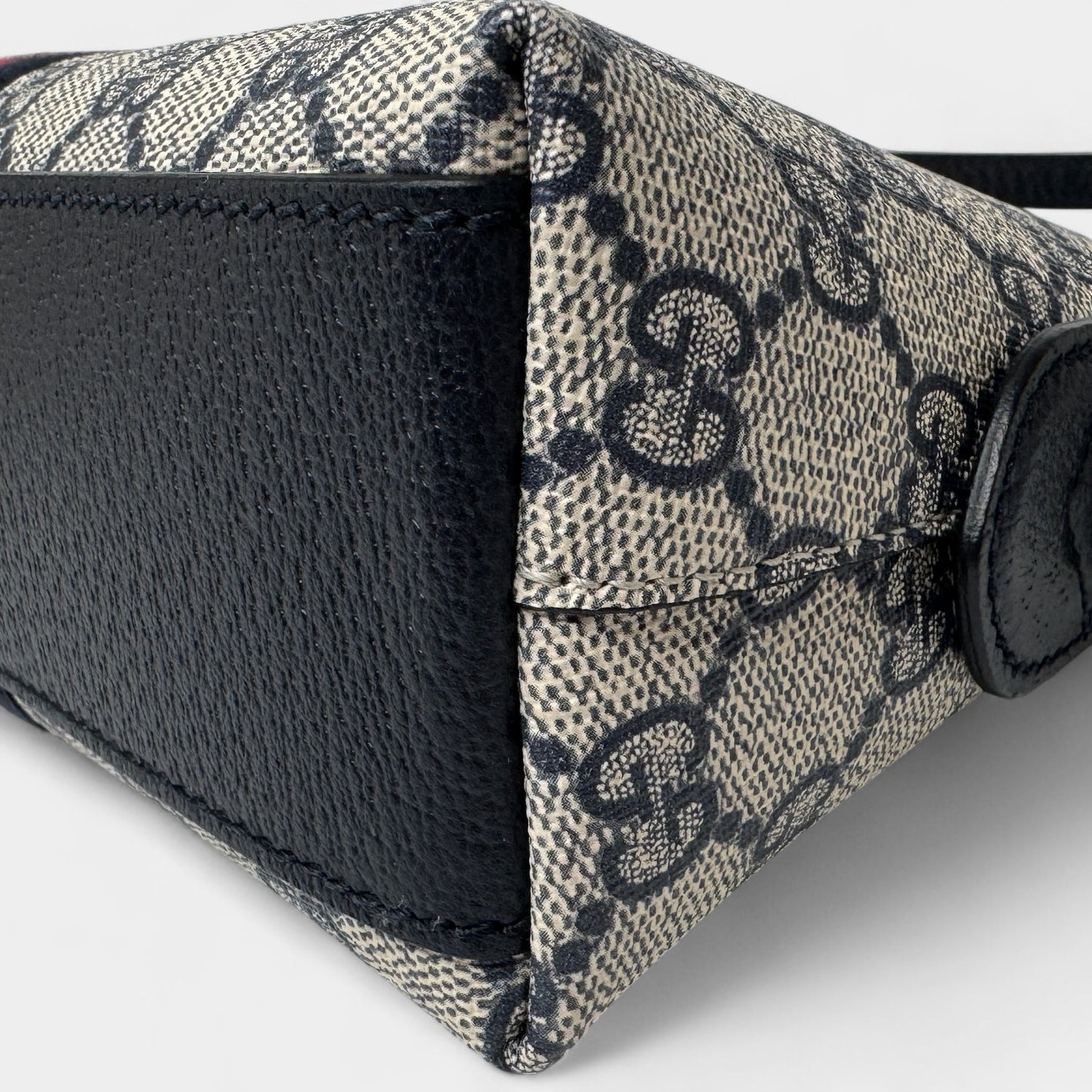 Gucci GG Supreme Monogram Navy Red Stripe Ophidia Crossbody Bag