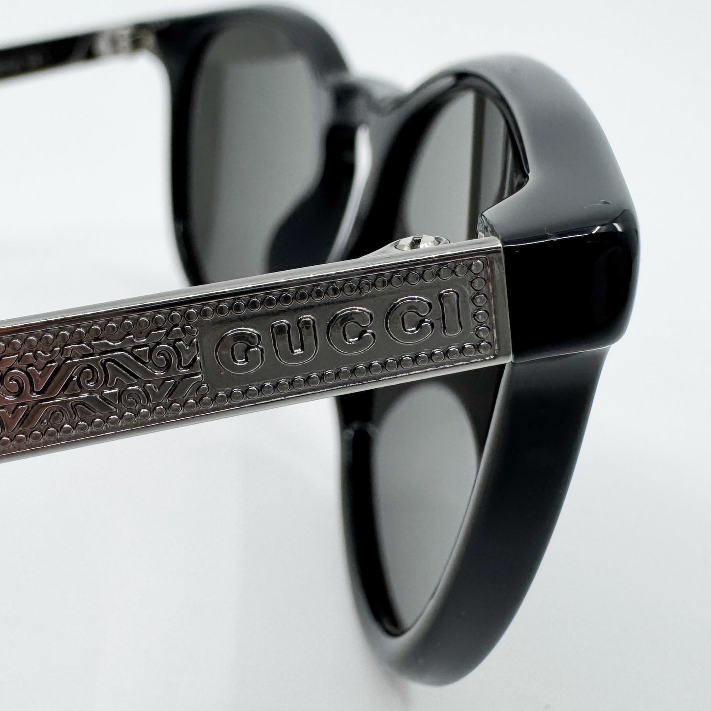 Gucci Black Round Unisex Sunglasses [GG1127S]