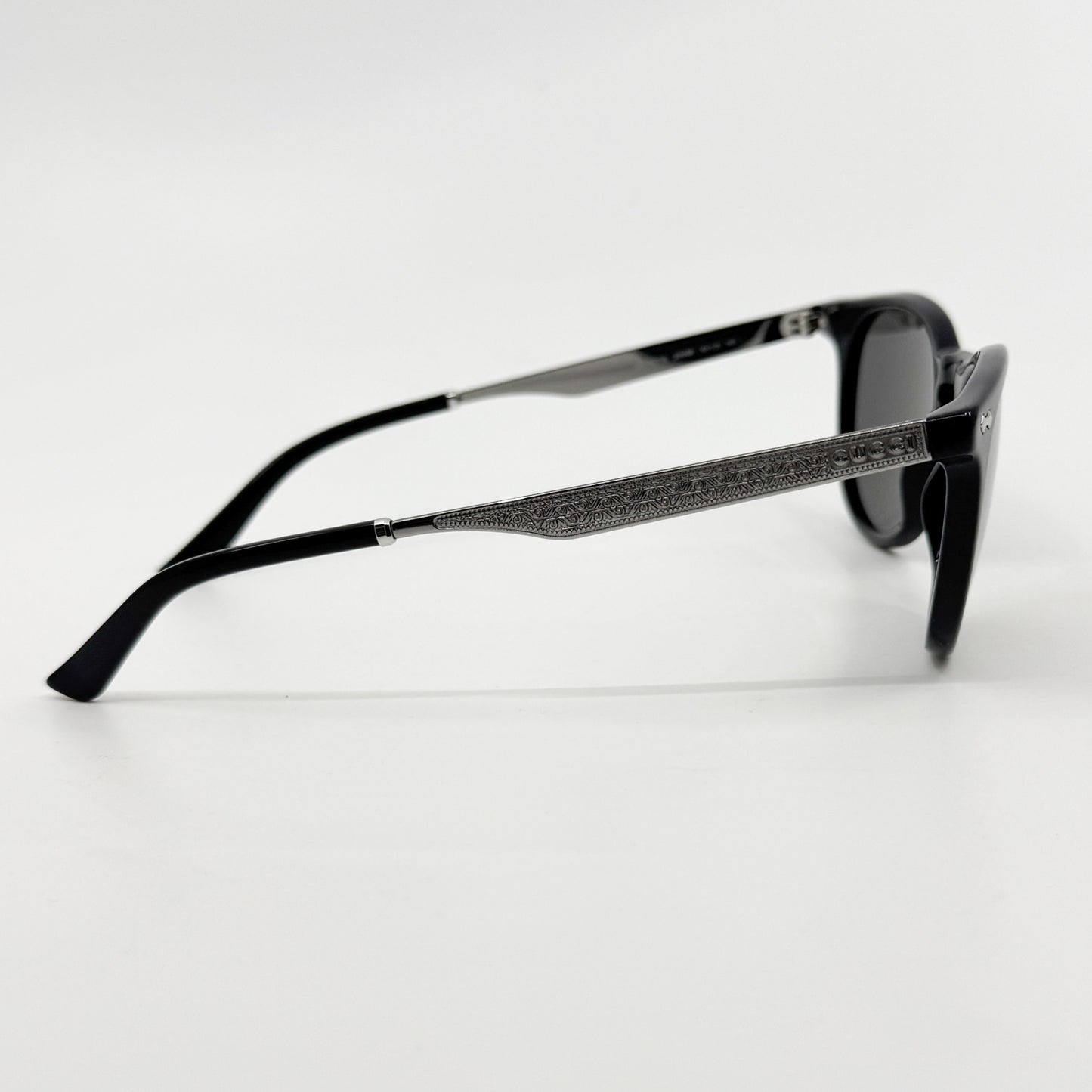 Gucci Black Round Unisex Sunglasses [GG1127S]