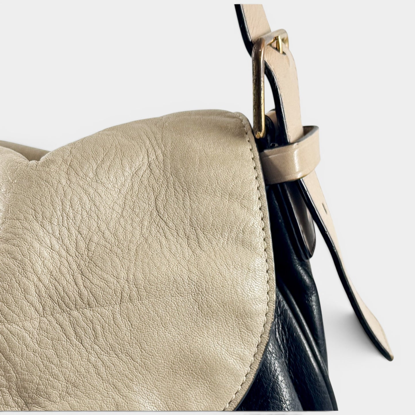 Marc by Marc Jacobs Vintage Y2K Beige Black Leather Crossbody Bag