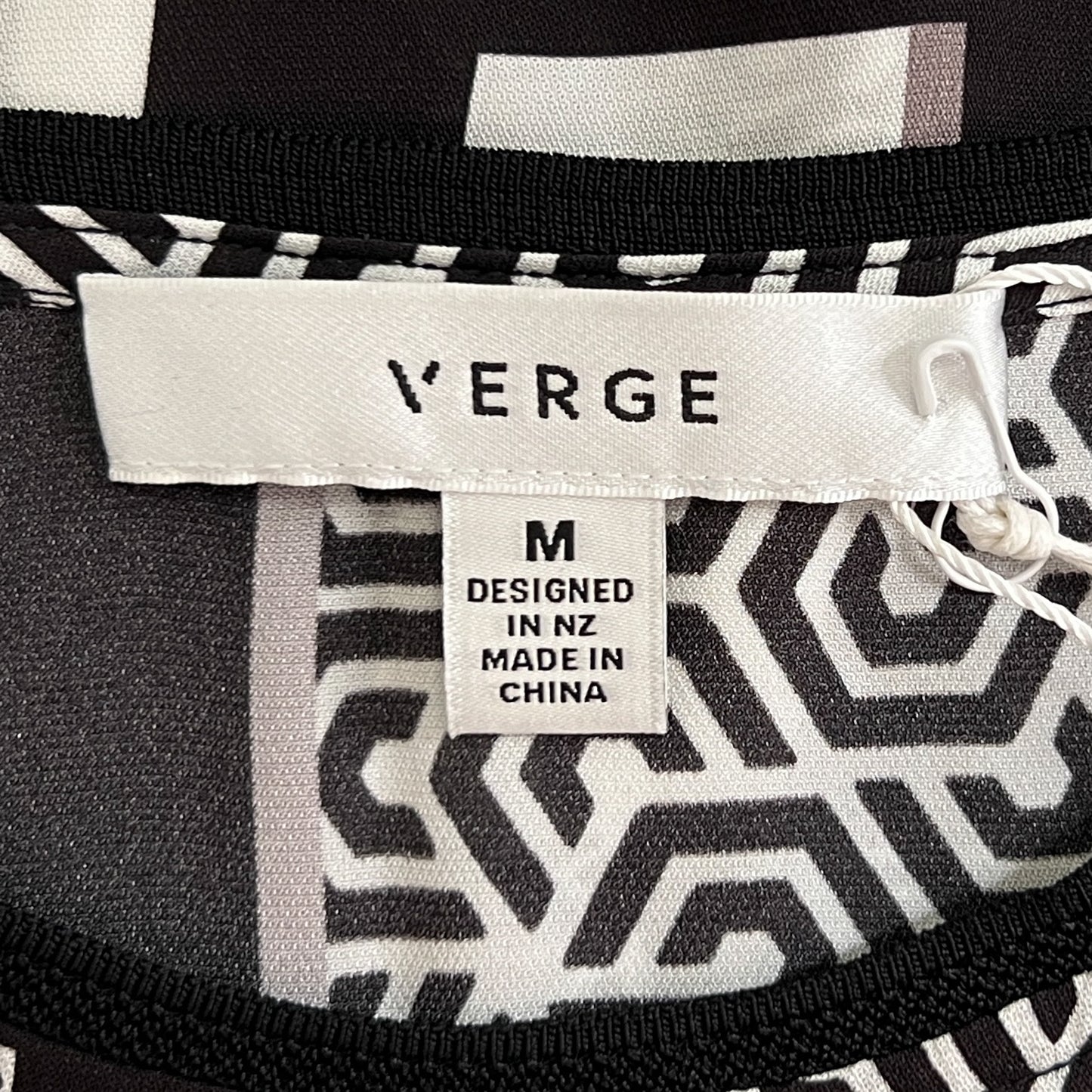 Verge Black & White Blouse Medium ~ AU12 [NEW]