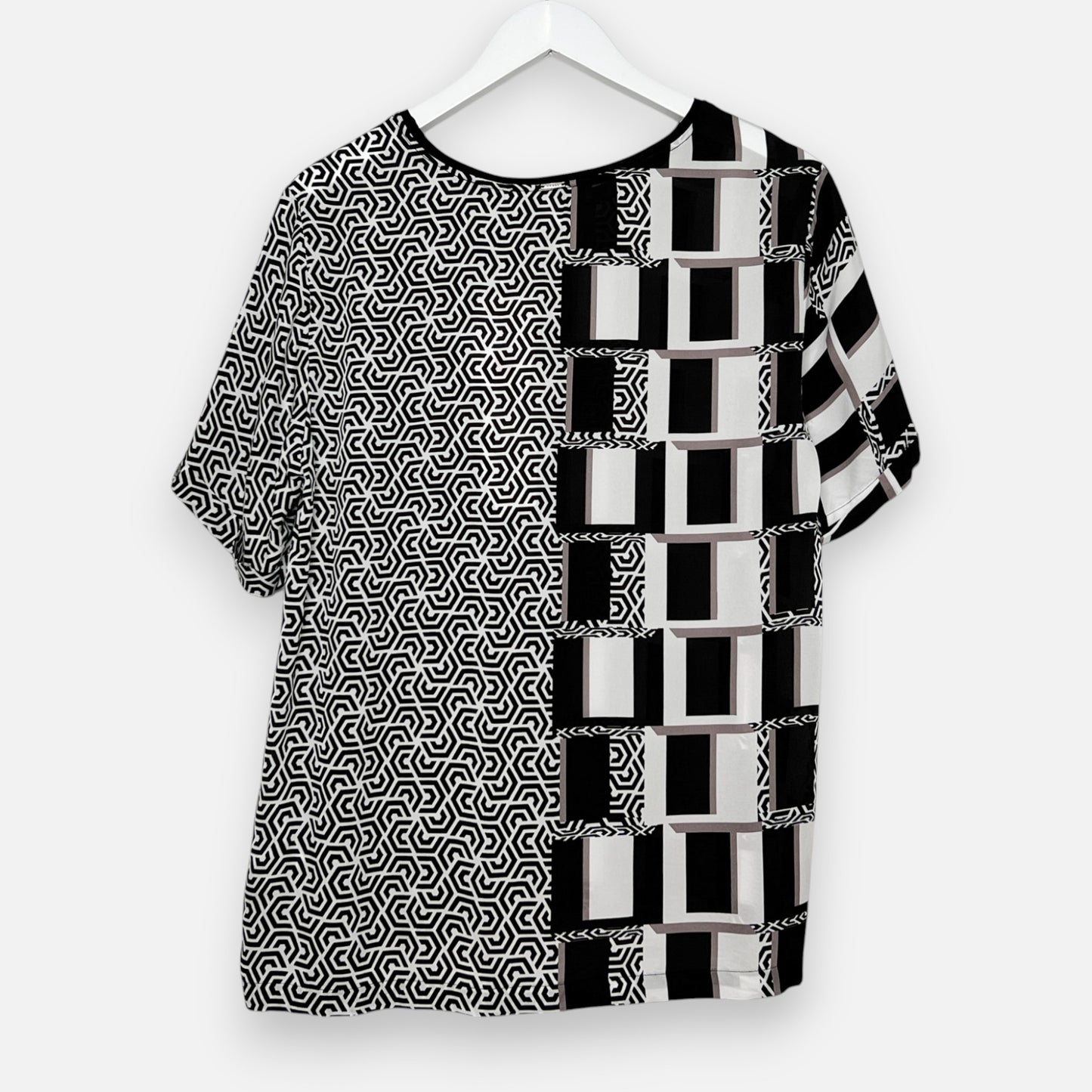 Verge Black & White Blouse Medium ~ AU12 [NEW]