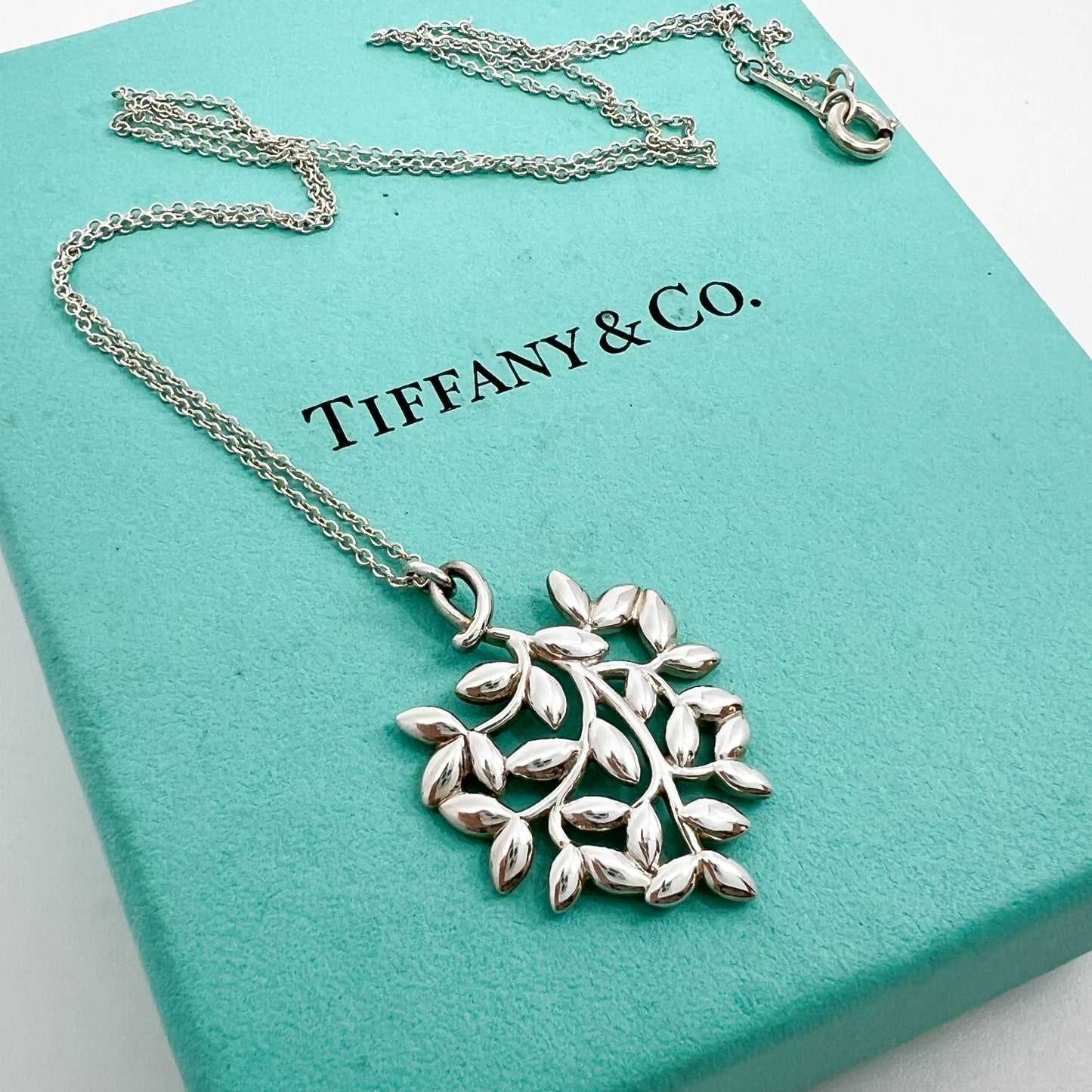 Tiffany & Co. Paloma Picasso Olive Leaf Sterling 925 Silver Necklace