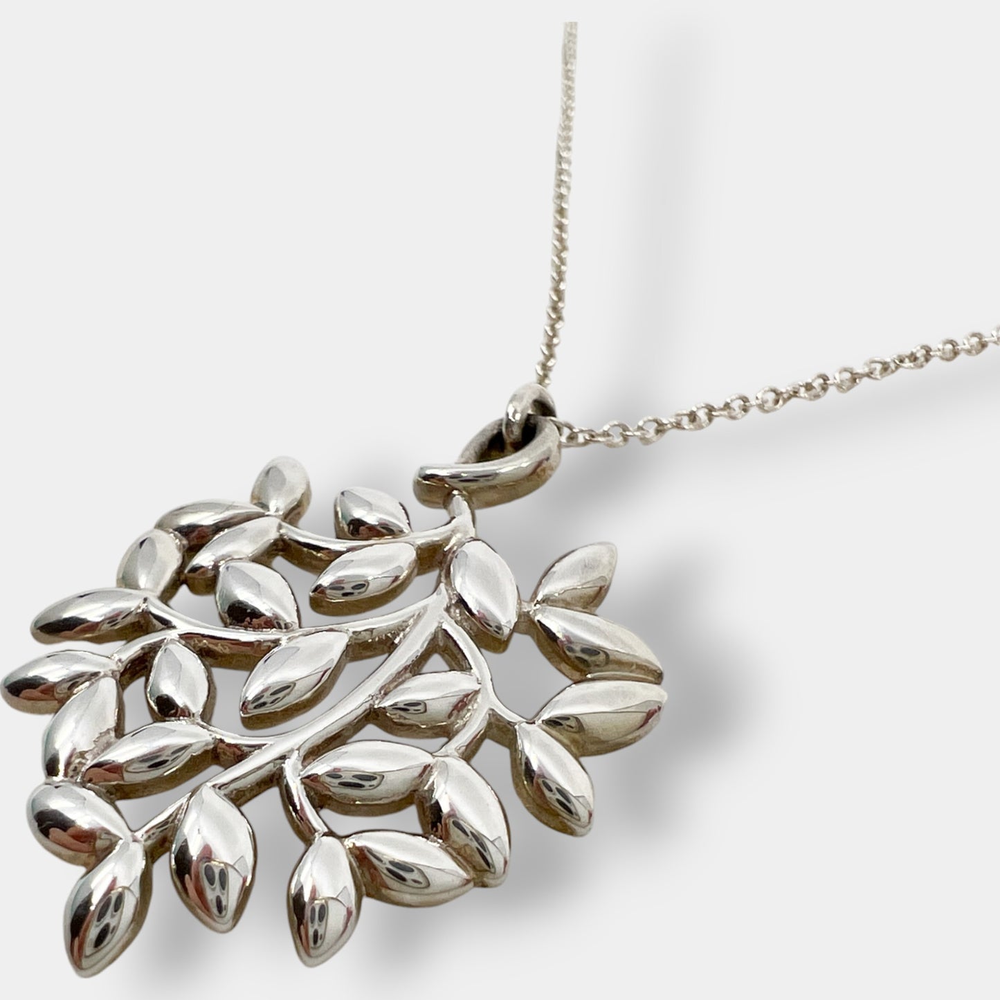 Tiffany & Co. Paloma Picasso Olive Leaf Sterling 925 Silver Necklace