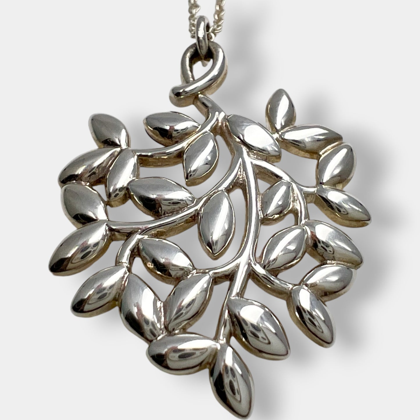 Tiffany & Co. Paloma Picasso Olive Leaf Sterling 925 Silver Necklace